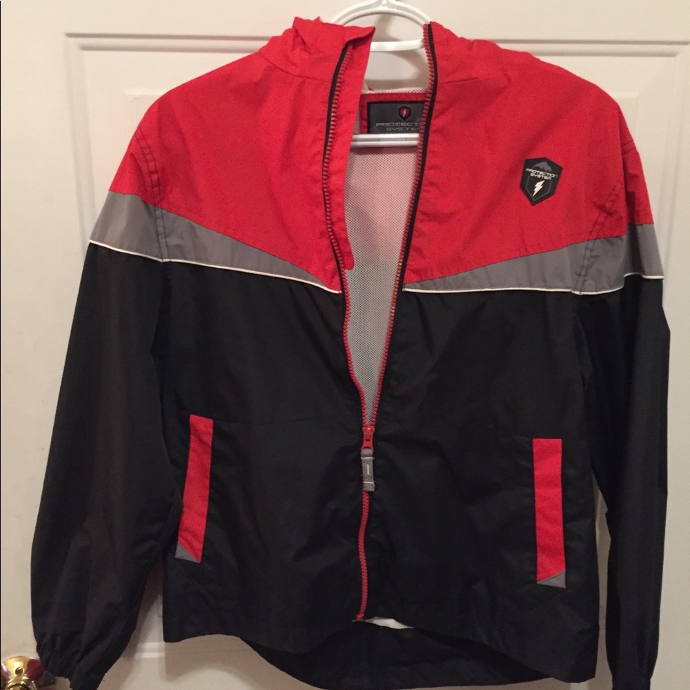 Lightweight jacket with hood